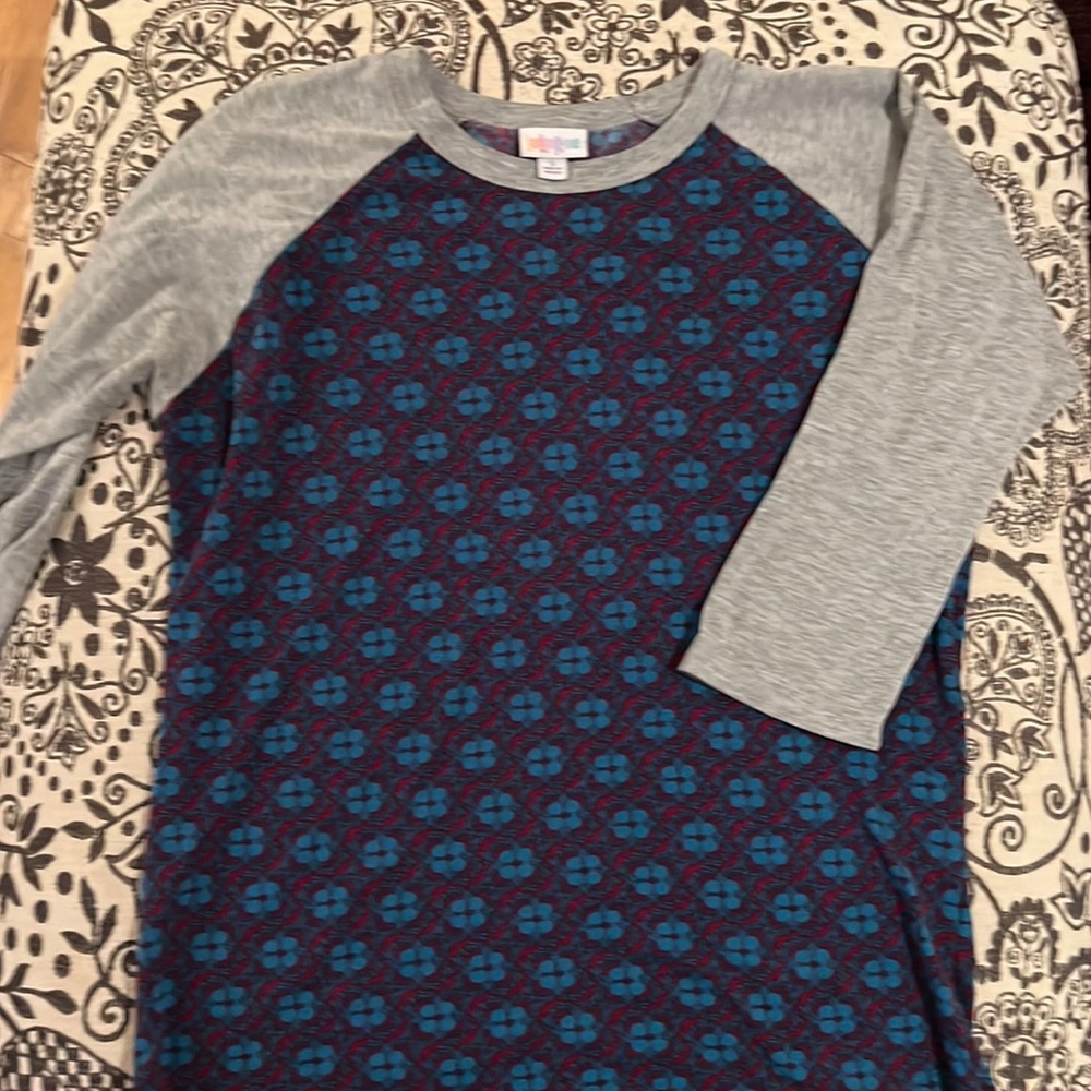 LuLaRoe Randy grey raglan sleeve & flower print baseball style shirt size small